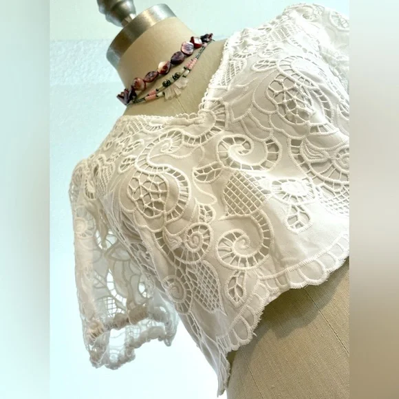 NWT XS White Lace Eyelet Embroidery Aqua Crop Top - Picture 3 of 7